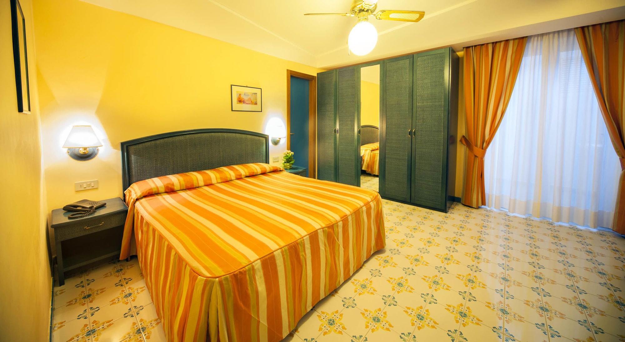 Hotel Ambasciatori Ischia Esterno foto