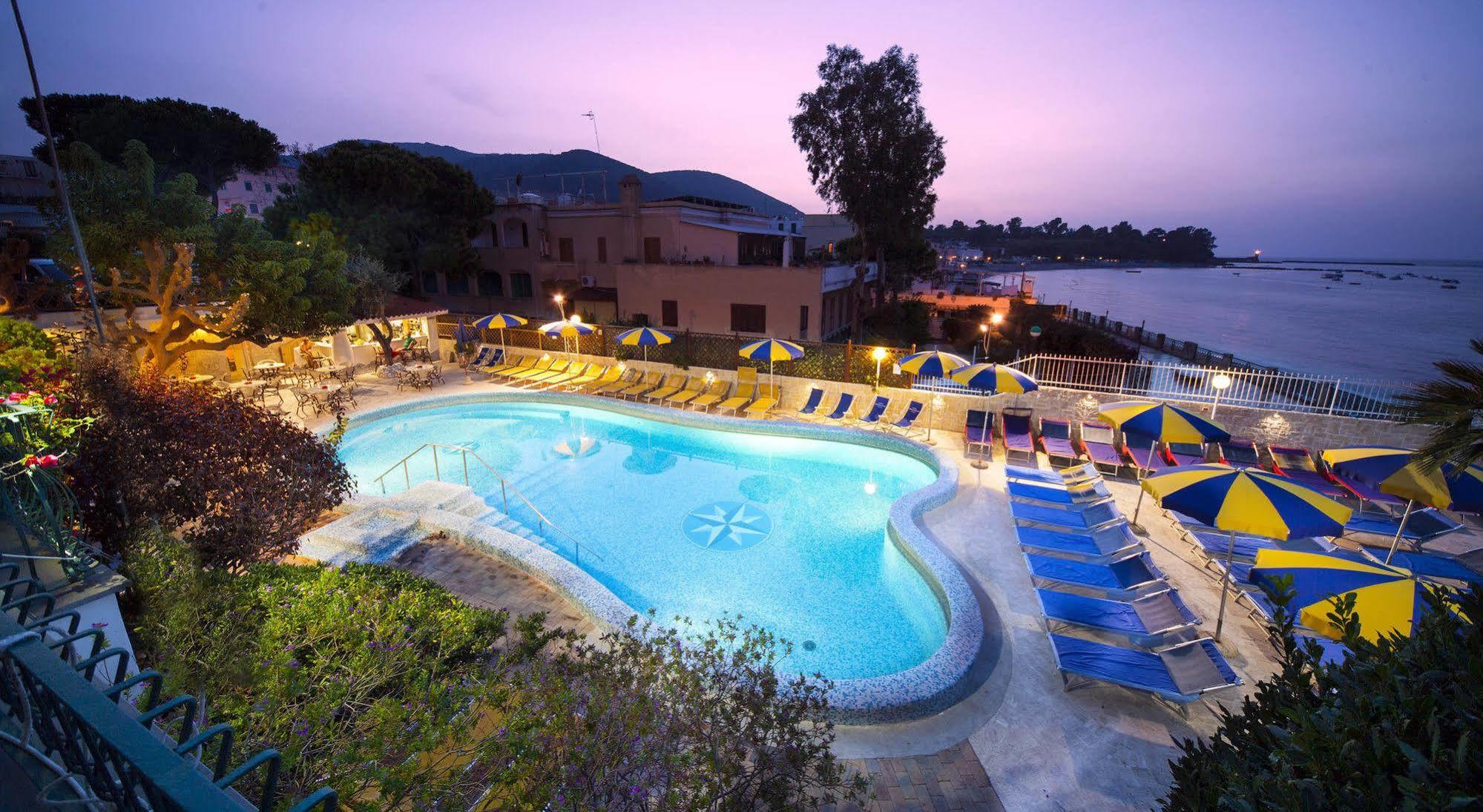 Hotel Ambasciatori Ischia Esterno foto