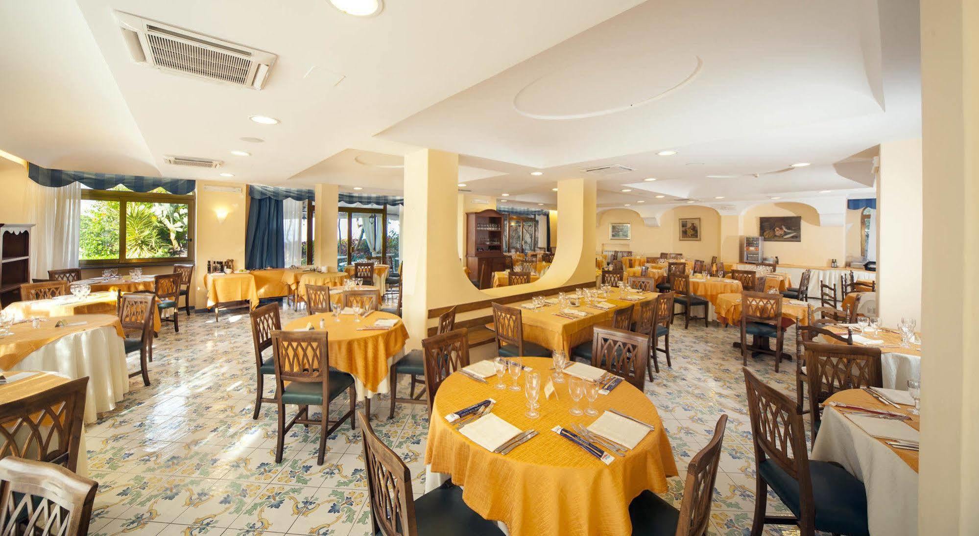 Hotel Ambasciatori Ischia Esterno foto